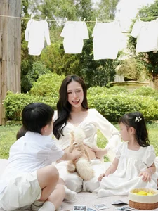 Social Media Daily Buzz: Minh Nhua's Daughter Expecting 5th Child and Gia Thi Linh Engaged - image 11