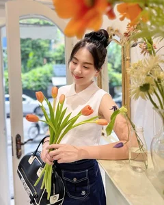VTV's Most Beautiful MC Stuns in Late Summer Photos - image 9