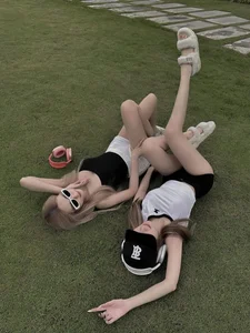 Meet the Stunning Social Media Sisters Taking the Internet by Storm - image 0