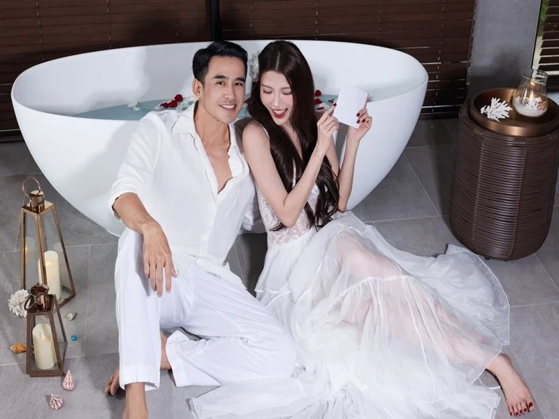 Elegant Birthday Photoshoot: Thúy Diễm Shines in a Voluminous White Ruffle Gown for a Sophisticated High-Fashion Celebration