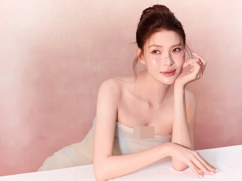 Elegant Birthday Photoshoot: Thúy Diễm Shines in a Voluminous White Ruffle Gown for a Sophisticated High-Fashion Celebration