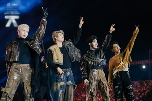 Surprise Performance: Tran Thanh Joins Juniors on Stage at 'Anh Trai Say Hi' Concert - image 3