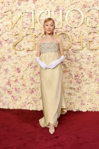 Glamour and Style: Top Celebrity Fashion Highlights from the 2025 Golden Globes Red Carpet - image 4