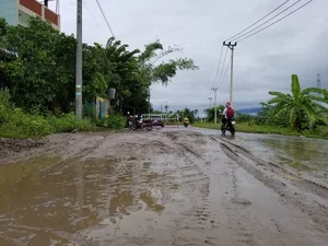 Severe Flooding and Mudslides Inundate Residential Homes in Da Nang - image 6