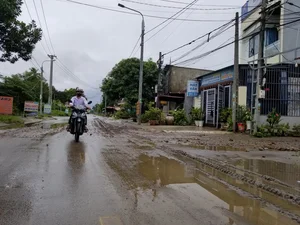Severe Flooding and Mudslides Inundate Residential Homes in Da Nang - image 5