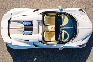 Bugatti Mistral: The Final Masterpiece Marking the End of the W16 Era - image 1