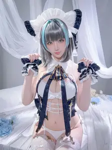 Coser Hoshilily's Enchanting Azur Lane Cheshire Cosplay: Sweet Charm Unveiled - image 2