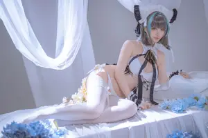 Coser Hoshilily's Enchanting Azur Lane Cheshire Cosplay: Sweet Charm Unveiled - image 35