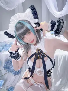 Coser Hoshilily's Enchanting Azur Lane Cheshire Cosplay: Sweet Charm Unveiled - image 14