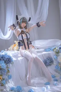 Coser Hoshilily's Enchanting Azur Lane Cheshire Cosplay: Sweet Charm Unveiled - image 5
