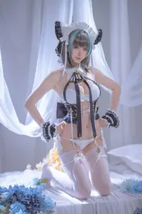 Coser Hoshilily's Enchanting Azur Lane Cheshire Cosplay: Sweet Charm Unveiled - image 7