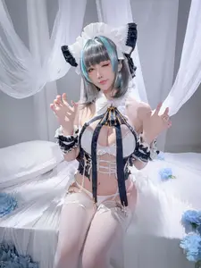 Coser Hoshilily's Enchanting Azur Lane Cheshire Cosplay: Sweet Charm Unveiled - image 6