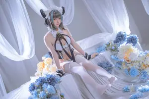 Coser Hoshilily's Enchanting Azur Lane Cheshire Cosplay: Sweet Charm Unveiled - image 3