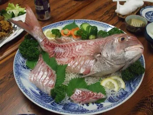 Ikizukuri: The Controversial Japanese Delicacy That Still Moves on the Plate - image 7