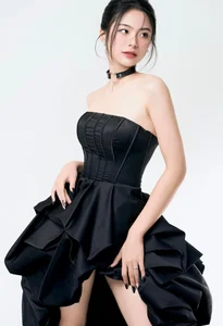 Van Nhi: The Radiant Beauty from Hai Phong Making Waves at the Miss Vietnam Pageant - image 7