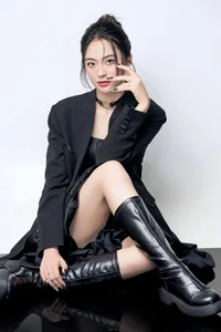 Van Nhi: The Radiant Beauty from Hai Phong Making Waves at the Miss Vietnam Pageant - image 6