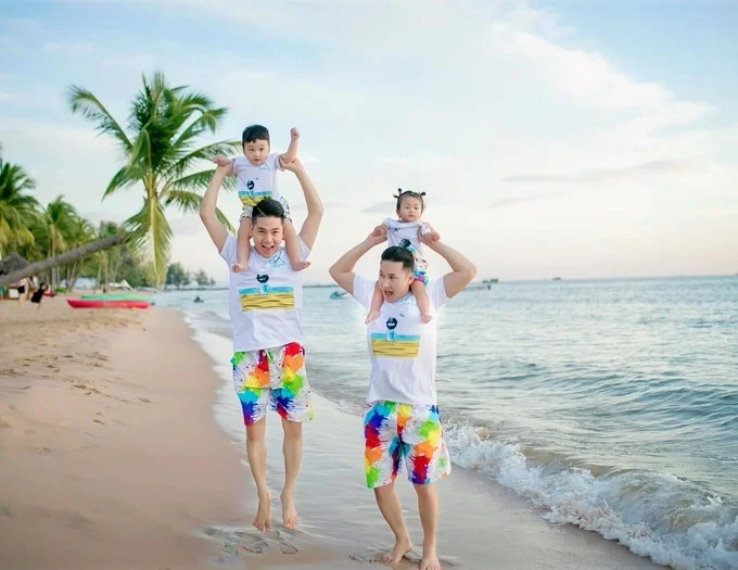 Vietnamese Celebrities Share Warm and Festive Christmas Preparation Moments