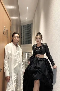 Vietnamese Celebrities Share Warm and Festive Christmas Preparation Moments - image 2