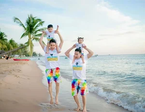 Vietnamese Celebrities Share Warm and Festive Christmas Preparation Moments - image 0