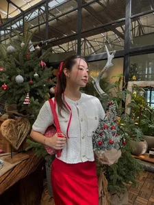 Vietnamese Celebrities Share Warm and Festive Christmas Preparation Moments - image 1