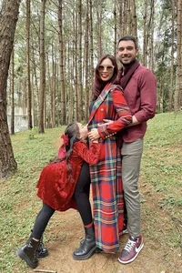 Vietnamese Celebrities Share Warm and Festive Christmas Preparation Moments - image 3
