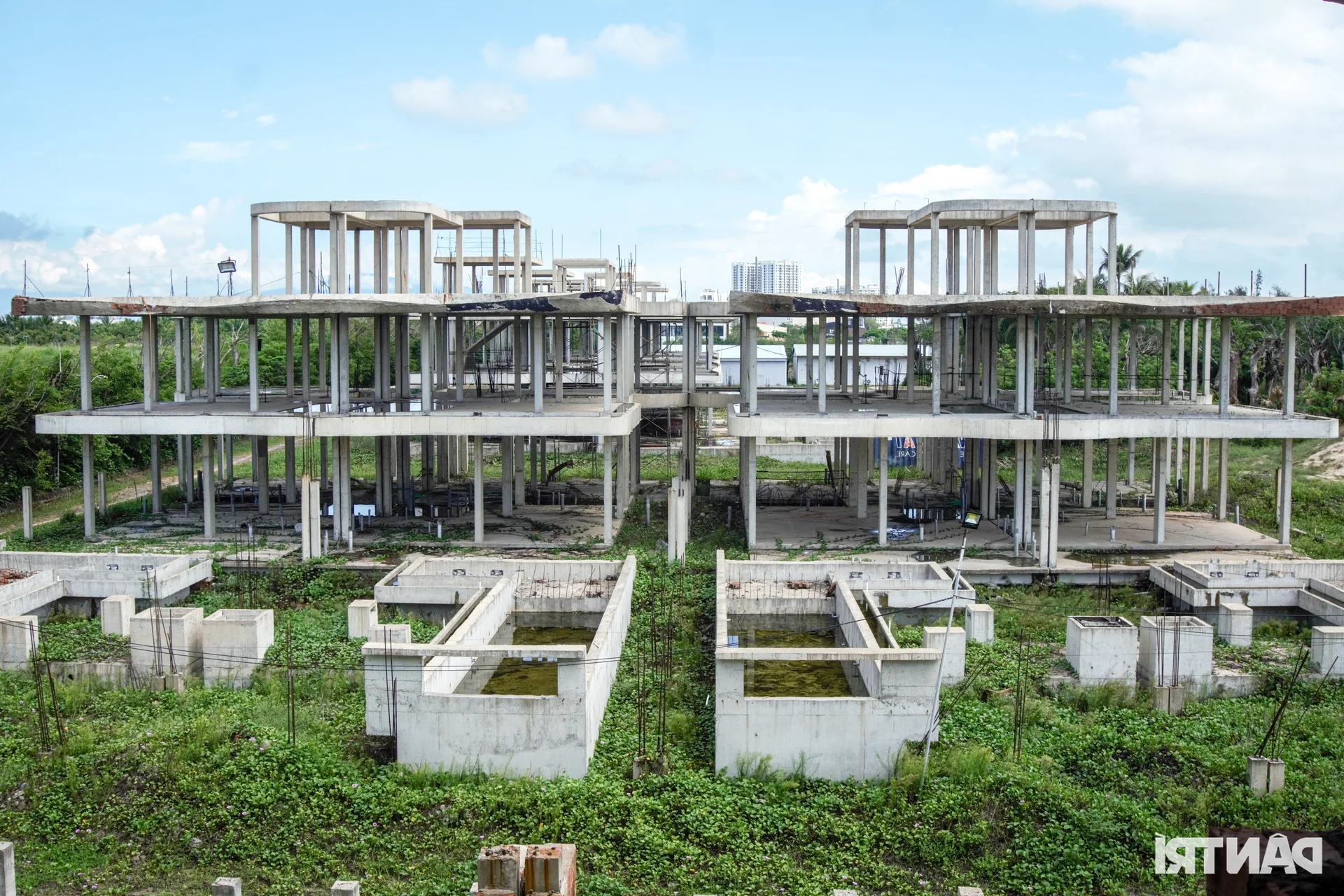 Abandoned Luxury: The Silent Concrete Skeletons of Da Nang’s Coastal Resorts