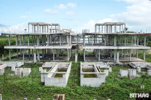 Abandoned Luxury: The Silent Concrete Skeletons of Da Nang’s Coastal Resorts - image 2