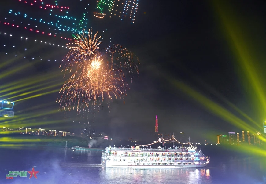 Ho Chi Minh City River Festival: The Legendary Train Show Lights Up the Saigon River