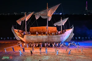 Ho Chi Minh City River Festival: The Legendary Train Show Lights Up the Saigon River - image 5