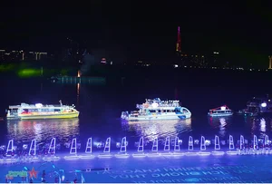 Ho Chi Minh City River Festival: The Legendary Train Show Lights Up the Saigon River - image 6