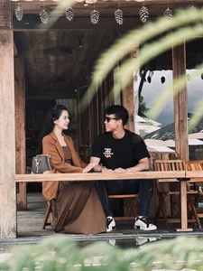Footballer Que Ngoc Hai Persistent Love Story With His Wife - image 5