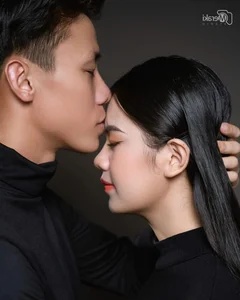 Footballer Que Ngoc Hai Persistent Love Story With His Wife - image 6