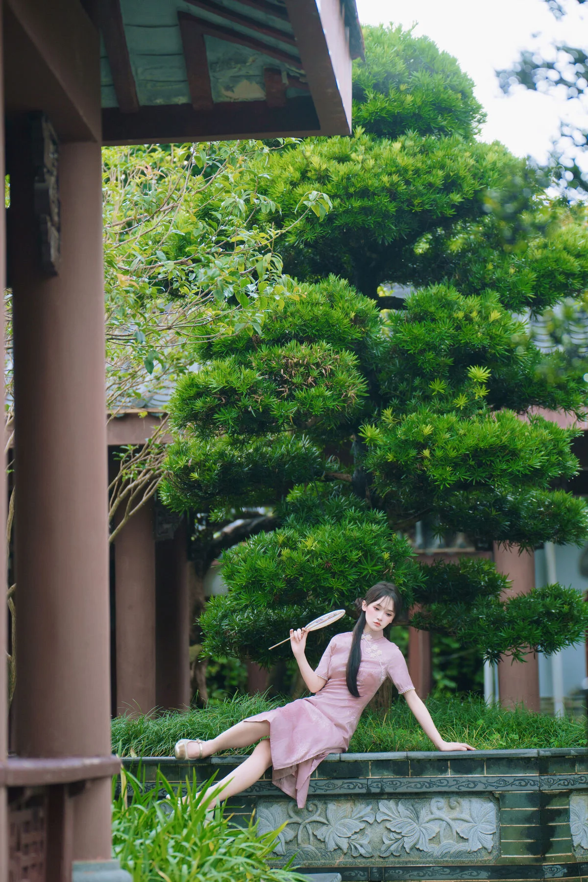 YiTuYu Art Language Vol.7357: Featuring the Radiant Beauty of Xiao Xiao Yu