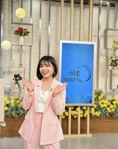 MC Hoang Linh: A Journey Through Style Evolution and Professional Confidence in Television - image 4