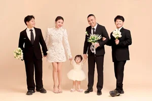 MC Hoang Linh: A Journey Through Style Evolution and Professional Confidence in Television - image 1