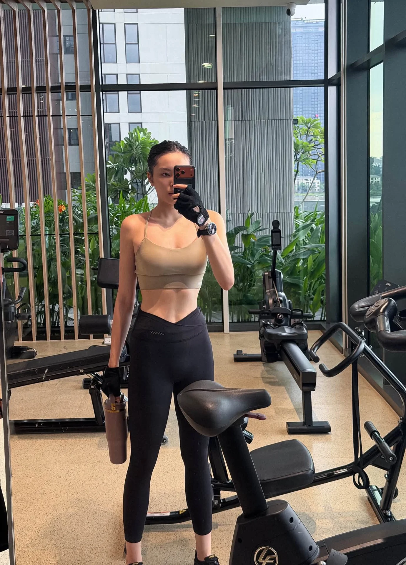 Vietnamese Celeb Updates: Angela Phuong Trinh's New Look and Thuy Tien Trending