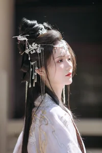 YiTuYu Art Language Vol.7258: Featuring the Elegant and Artistic Portraiture of Model Xin Yu - image 15