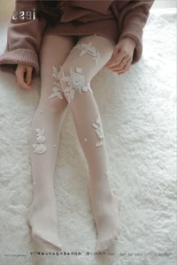 Elegant IESS Gallery Featuring Models Jiajia and Xuelianhua in Silk Hosiery Fashion Photography - image 11