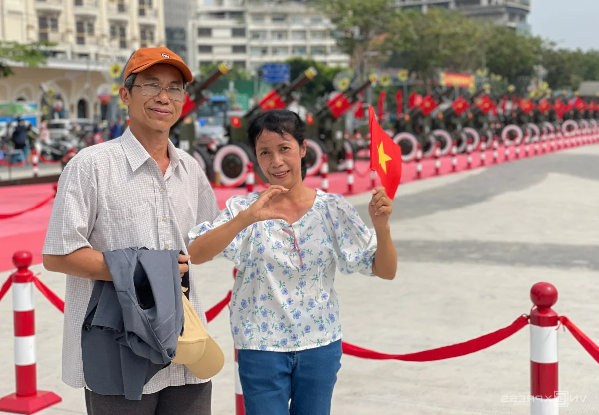 Spectacular Cannon Fire at Bach Dang Wharf Delights Tourists