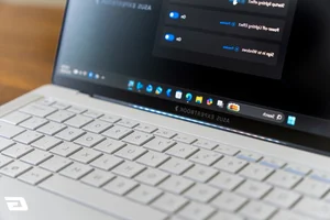 ASUS ExpertBook Ultra Review: The Sub-1kg Flagship Powerhouse for Business - image 34