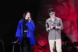 Vietnamese Pop Icon My Tam Tears Up in Emotional Live Concert Performance - image 1
