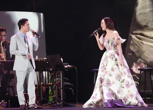Vietnamese Pop Icon My Tam Tears Up in Emotional Live Concert Performance - image 5