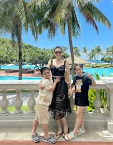 Celebrity Family Moments: Chi Bao’s Son Steals Hearts in Patriotic Red Flag Outfit - image 2