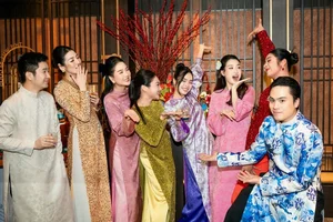 Timeless Elegance: Supermodel Thanh Hằng and Vietnamese Stars Shine in Traditional Ao Dai - image 3