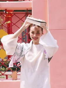 Timeless Elegance: Supermodel Thanh Hằng and Vietnamese Stars Shine in Traditional Ao Dai - image 4