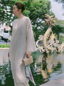 Timeless Elegance: Supermodel Thanh Hằng and Vietnamese Stars Shine in Traditional Ao Dai - image 2