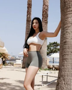Hiking Fashion: Gymers Turn Heads in Tight Activewear - image 6