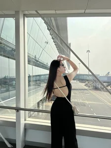 Summer Vibes: Miss Vietnam Do Thi Ha Flaunts Stunning Figure in Thailand - image 1