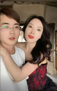 Viral Love Story: Delivery Driver Wins Heart of Older Partner - image 1