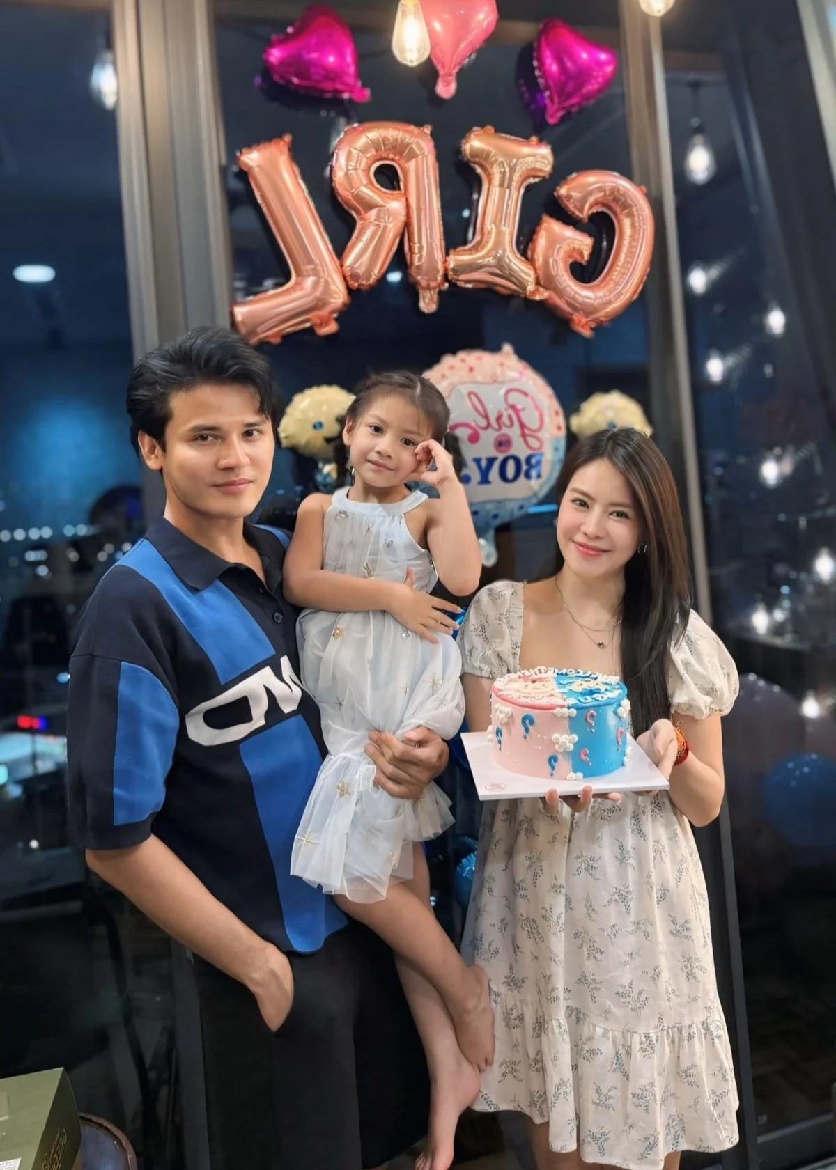 Redefining Maternity Beauty: Captivating Photos of the Tieng Set Trong Mua Star